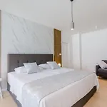 Luxury Complex 苏提万