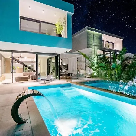 فيلة Luxury Complex *