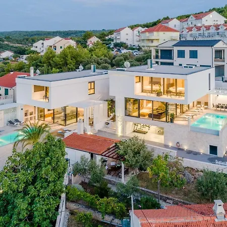 Luxury Complex Villa