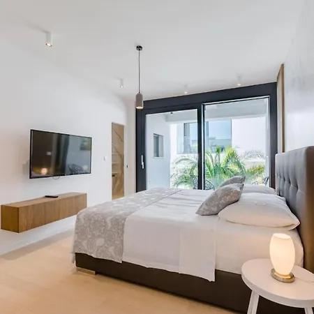 Luxury Complex Villa *