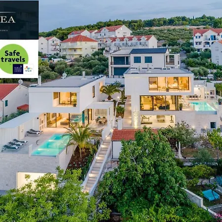 Luxury Complex Villa