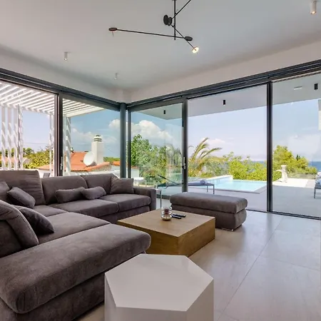 Villa Luxury Complex Sutivan