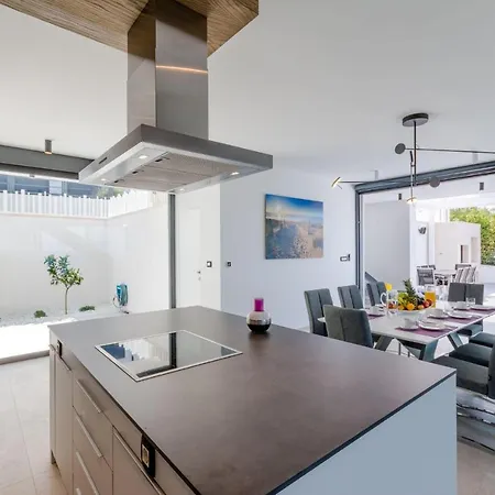 Luxury Complex Villa Sutivan