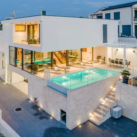 فيلة Luxury Complex *