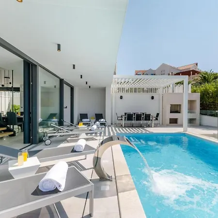 Luxury Complex Villa