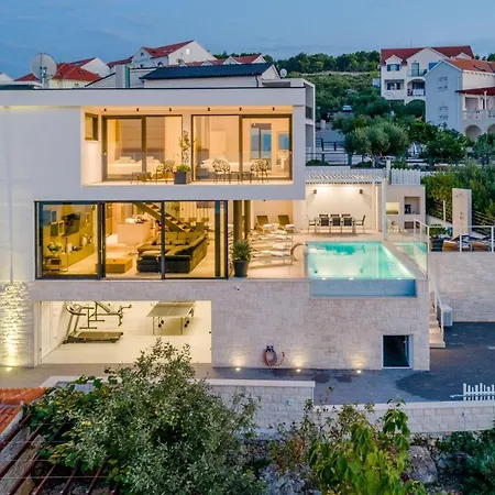 Luxury Complex * Sutivan
