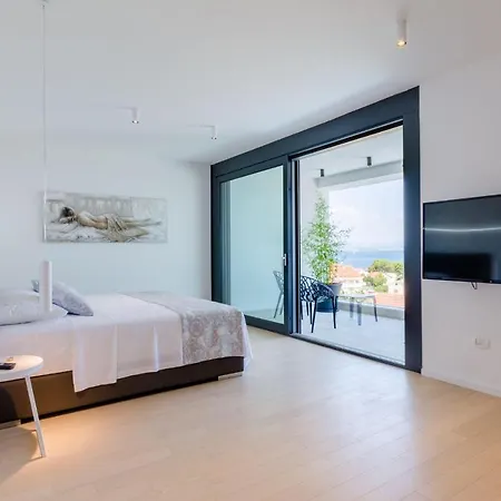 Villa Luxury Complex Sutivan