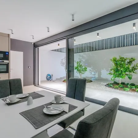 Luxury Complex * Sutivan