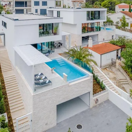 فيلة Luxury Complex *