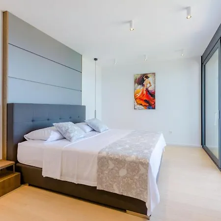 Luxury Complex Villa Sutivan