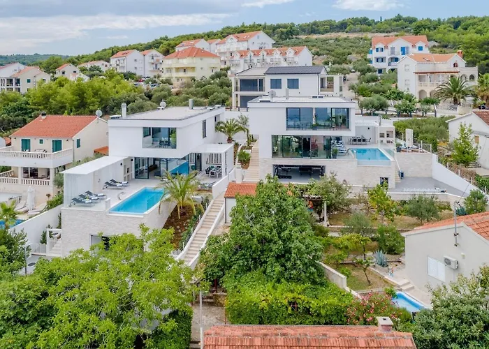 Villa Luxury Complex Sutivan