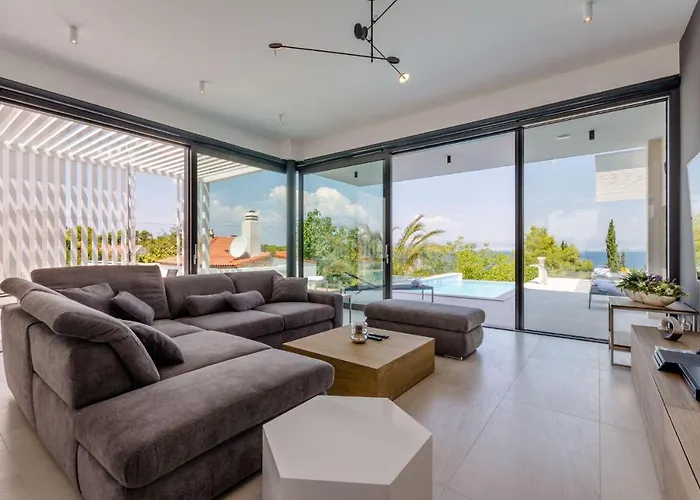 Villa Luxury Complex Sutivan