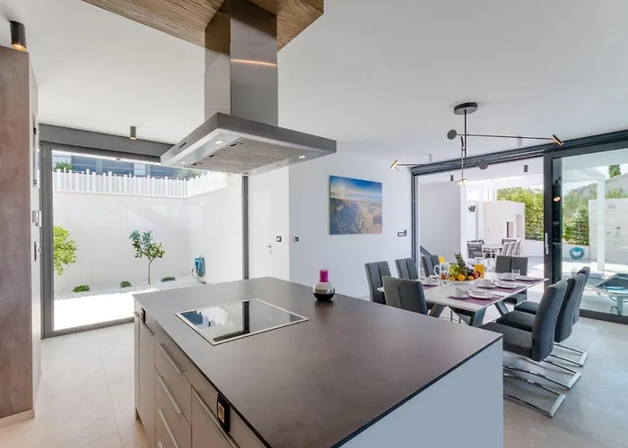 Luxury Complex Villa Sutivan