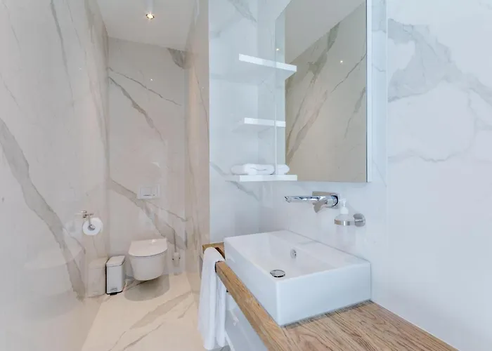 Villa Luxury Complex Sutivan