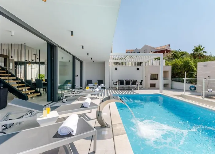 Luxury Complex Villa