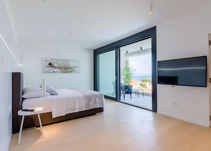 Villa Luxury Complex Sutivan