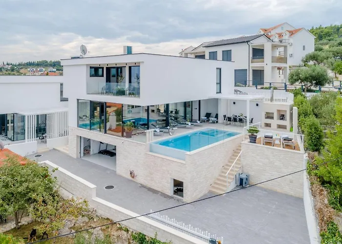 Luxury Complex Villa *