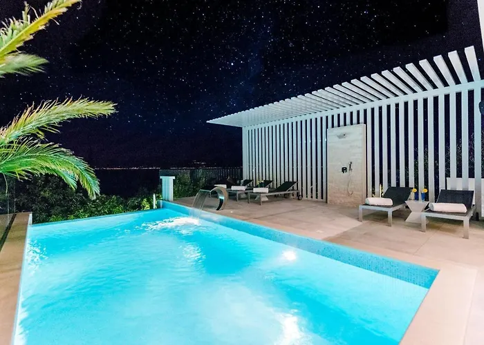 Luxury Complex Villa *